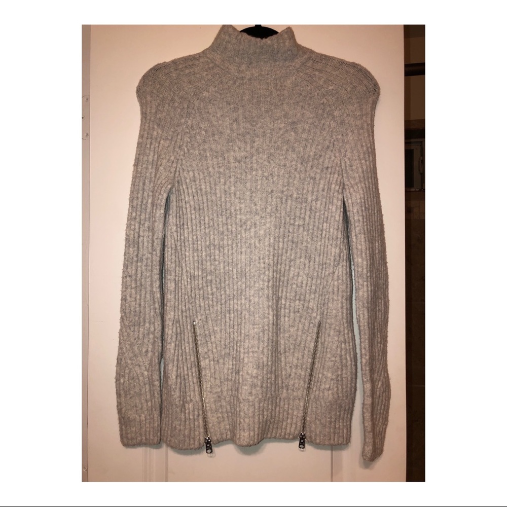 Abercombie and Fitch Light Gray Turtleneck